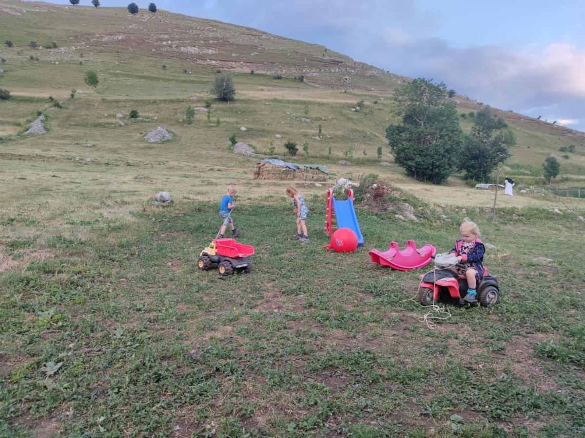Na Krovu Svijeta Gornji Lukomir エクステリア 写真